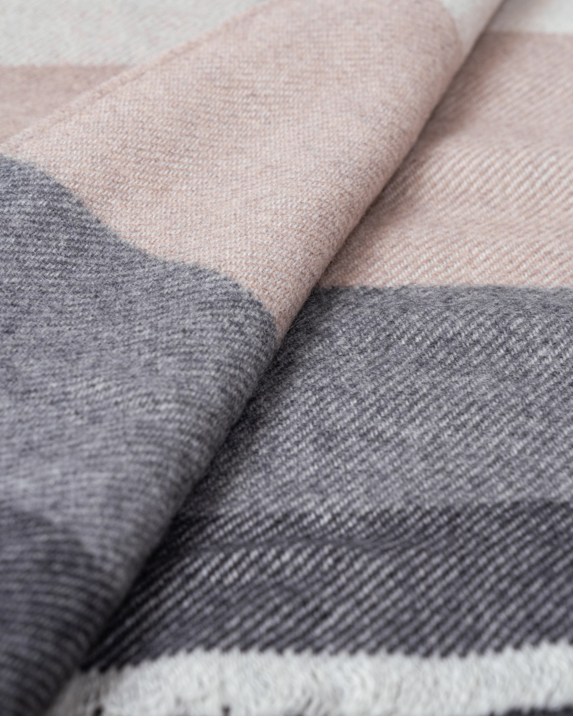 shop BRUNELLO CUCINELLI  Sciarpa: Brunello Cucinelli sciarpa in twill di lana e cashmere check.
La sciarpa misura circa 45 cm in larghezza e 170 cm in lunghezza.
Composizione: 78% LANA, 22% CASHMERE.
Fabbricato in Italia.. MSC666AG-CM872 number 7747707